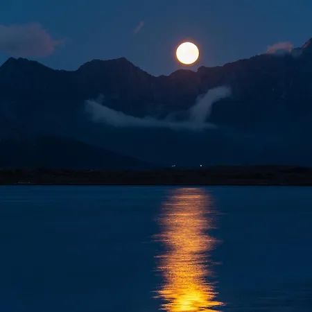 Superior Mountain View Lofoten Apartment