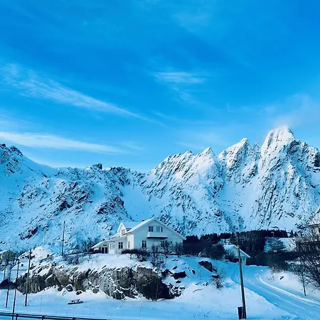 Superior Mountain View Lofoten Apartment